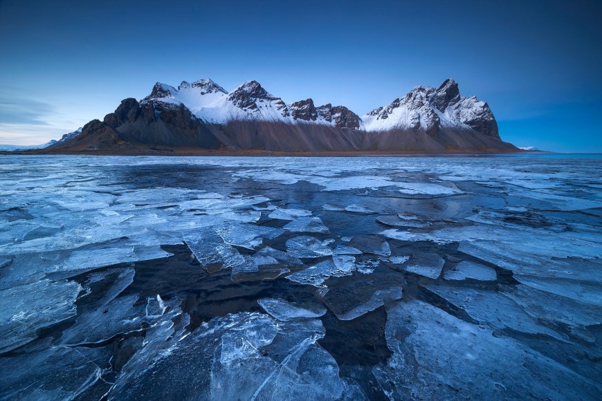 冬季雪山冰封海面风景图片壁纸