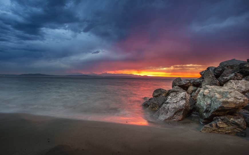 唯美海岸沙滩 礁石 夕阳风景壁纸