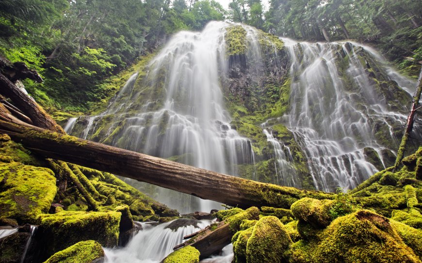 山林瀑布流水自然风景壁纸