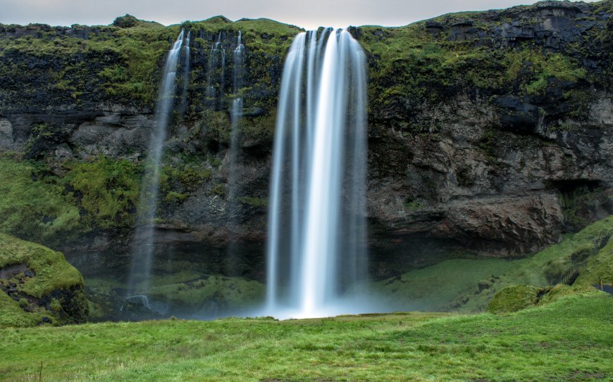 4K瀑布流水自然风景壁纸