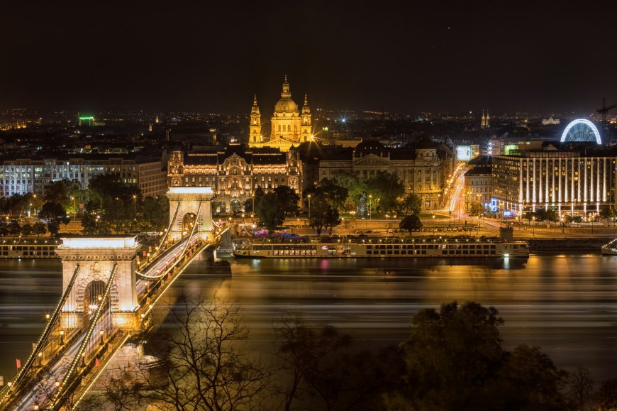 布达佩斯城市夜景桌面壁纸